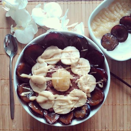 October #breakfast : #chocolate #oatmeal with #plums #banana #peanutbutter and homemade #applesauce 