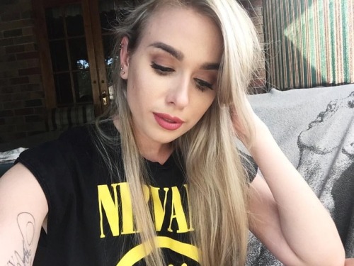 kawaiibellamy:I feel like I’m 18 again with this super blonde hair actually feel like myself a