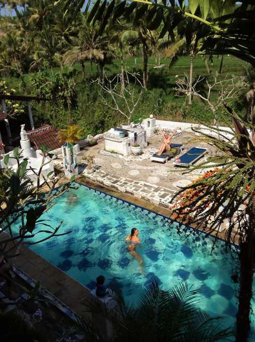 beth-aus:topless by the pool! pity i couldn’t convince my friend to do the same#me