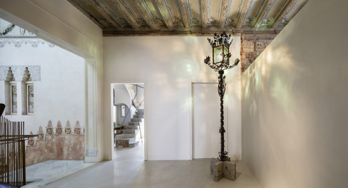 archatlas:Casa Arimon by García-Durán &amp; EquipoRenovation of a modernist home.Interior renovation