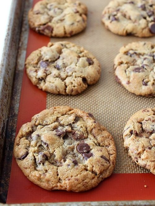 huffposttaste:  In defense of the classic chocolate chip cookie.  YUM