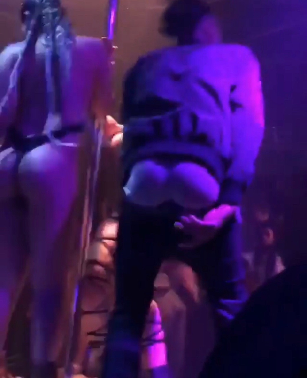 fantasticokidd:  jeb649:      Boonk Boonk’s 🍑 looked nicer than the stripper’s and apparently the camera guy thought so too🤣💯😍  🎂🎂🎂🎂🎂🎂