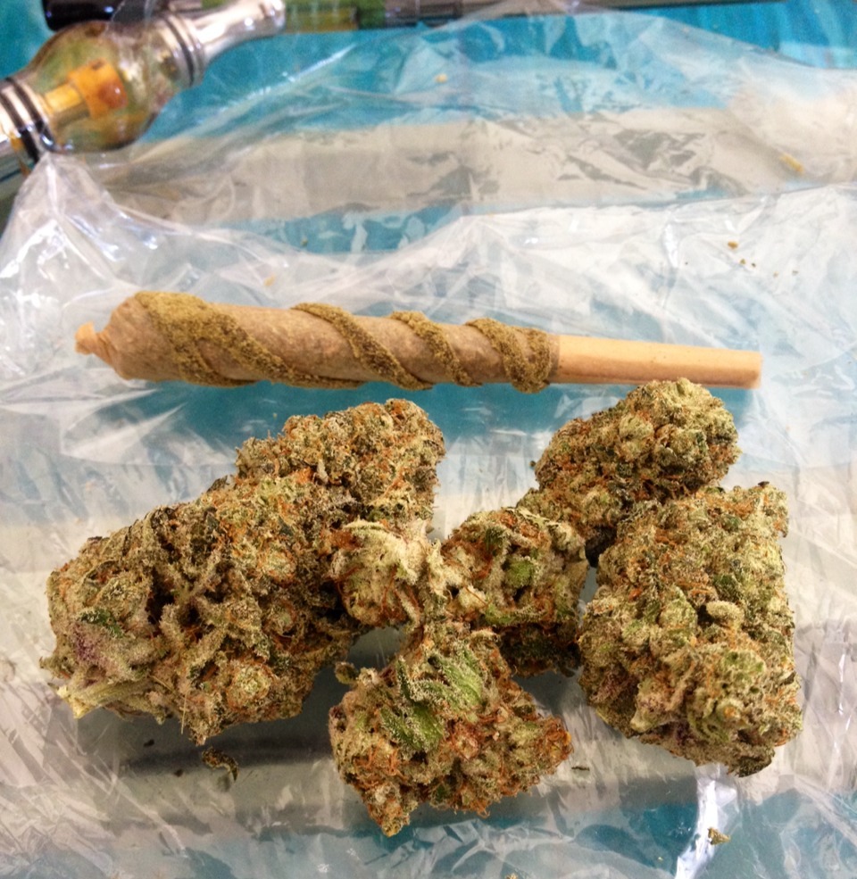 sativahighs:  &frac14; Romberry (Indica)  Twax joint (GDP) 