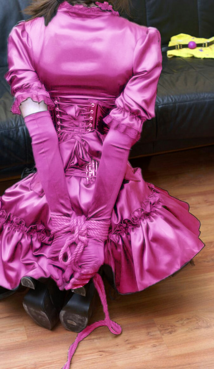 themasterofpetticoats:  Oh yes very nice