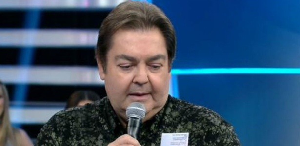 Gafe! Faustão manda recado para Ariano Suassuna
No programa “Domingão do Faustão” deste último domingo (18), o apresentador da atração, Fausto Silva, cometeu uma gafe e mandou um recado para o falecido dramaturgo, Ariano Suassuna.