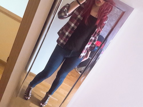 lauratrap: Last pics of this outfit  Cute outfit