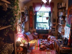 vegan-hippie:  vegan-hippie:  http://vegan-hippie.tumblr.com/   ^aww I was an annoying little self promoter too, didn’t even know how to embed links…that bedroom is still amazing though