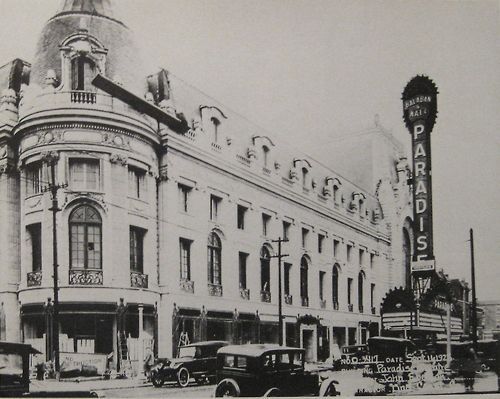 abloodymess:  thisistheglamorous:  First picture: 231 N Pulaski, Chicago, 1928.