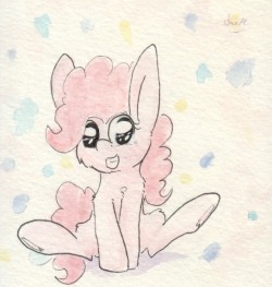 slightlyshade:Drew this horsey at the con. She’s pink and party-ready! ^w^