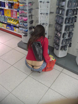 visiblethongbabes4:  Squatting woman at store