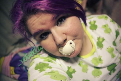 bigpiggies: thatlittlerebella:  Here are my thoughts on @onesiesdownunder‘s Green Frog Snap Cr