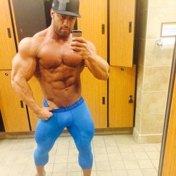 keepemgrowin:  Huge muscleboy, rocking those