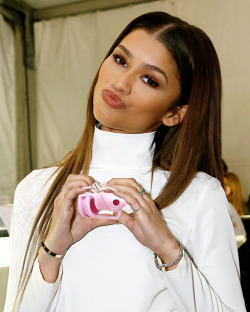 Zendaya Coleman Anon Request 