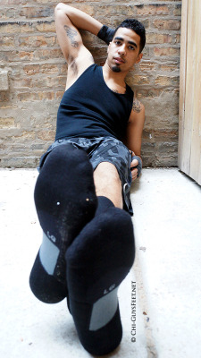 bruiser-81:  Check out James’s debut photo set exclusively on chi-guysfeet.net 