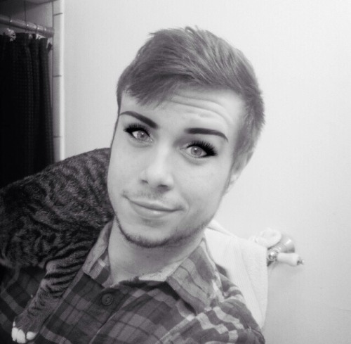 I’m having entirely too much fun with the youcam makeup app. XD