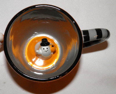 woodsmokeandpumpkins:  Halloween Mugs, from Ghoul Gallery 