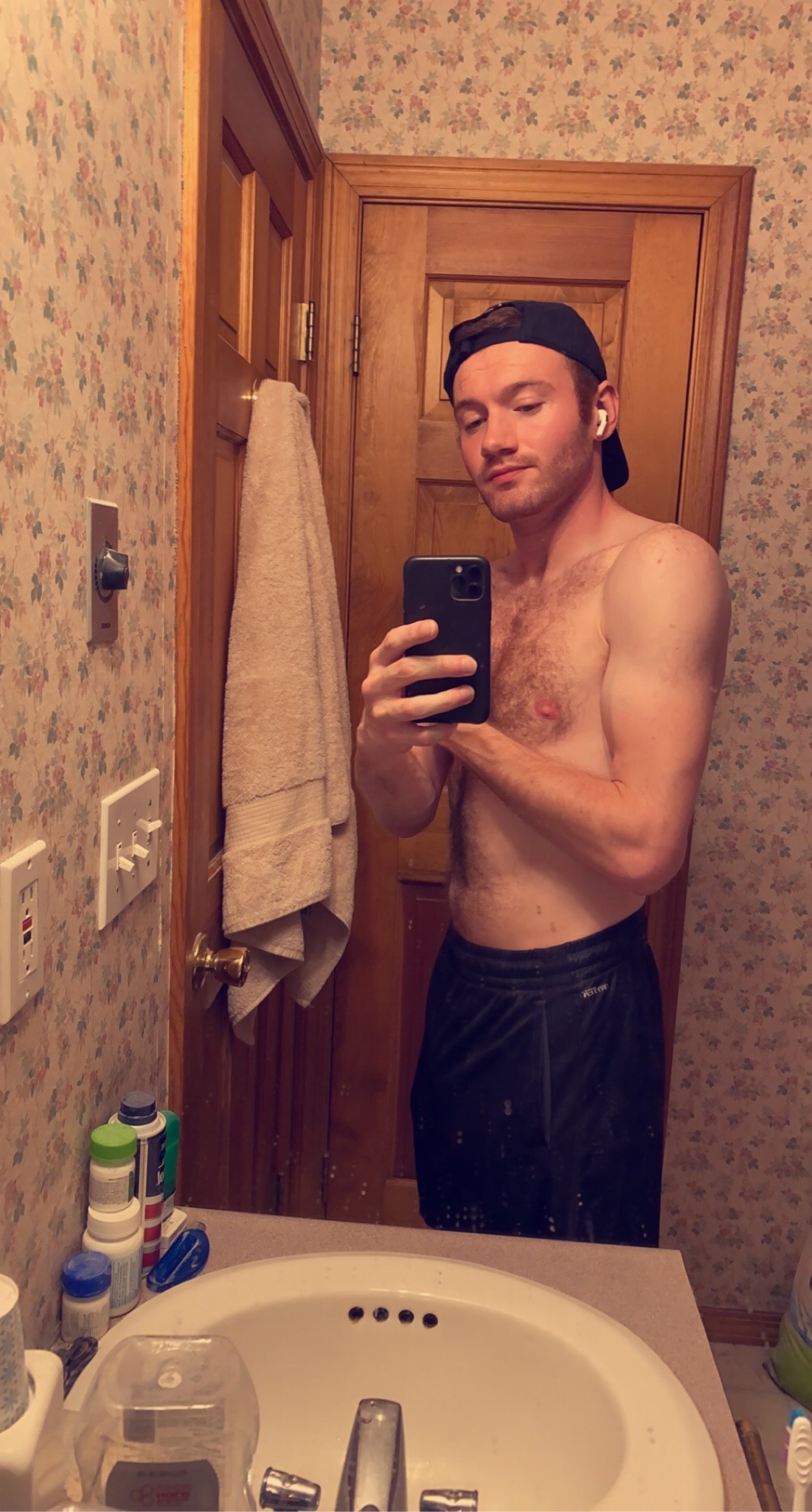 ianmakmak:It was chest day but why not flex a bit? 😜