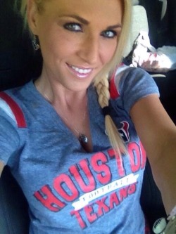 sexxysportsfans:  Gorgeous Houston Texans fan