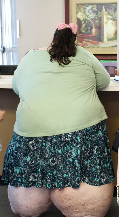 yetanotherfeeder:  ussbbwlover:urnvr2big:hillenjoe:The unique, the gigantic, the beautyful Amber RashdiAnd she’s a nerdspecial USSBBWShe looks very cute!