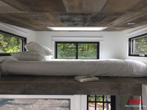 dreamhousetogo:  The Arcadia by B&B Micro Manufacturing  Oo this one is set up really well! 