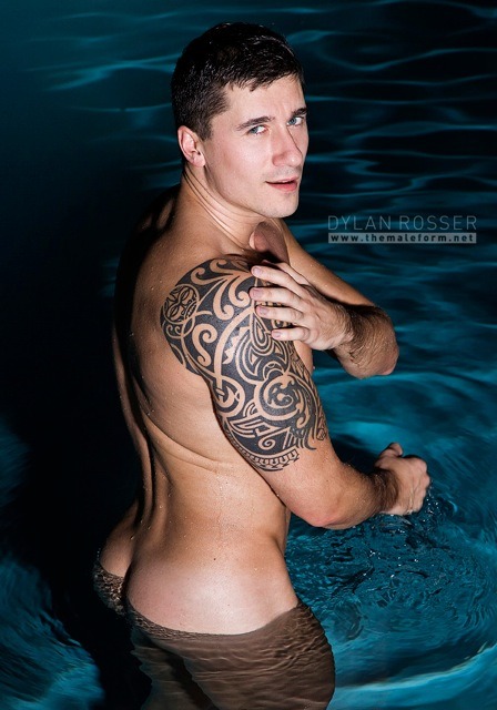 jayrobertsxxx:  By Dylan Rosser