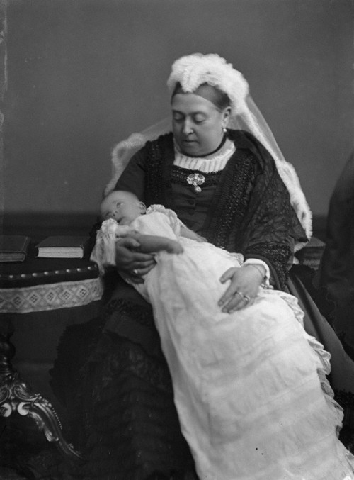 Queen Victoria and Baby Margaret, Crown Princess of Sweden By Alexander Bassano Half-plate glas