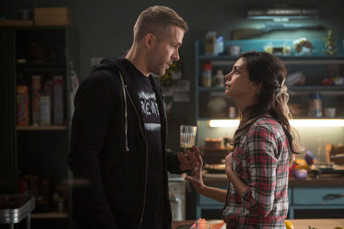 withgreatpowercomesgreatcomics:  New hi-res Deadpool stills