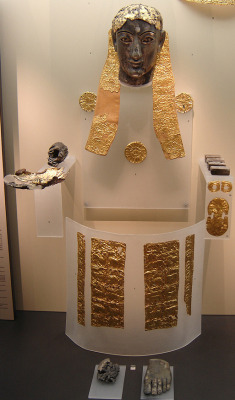 adokal:  Fragments of chryselephantine (gold