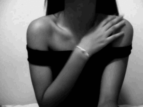 secret-soul-fly:  i want my collarbones noticed.