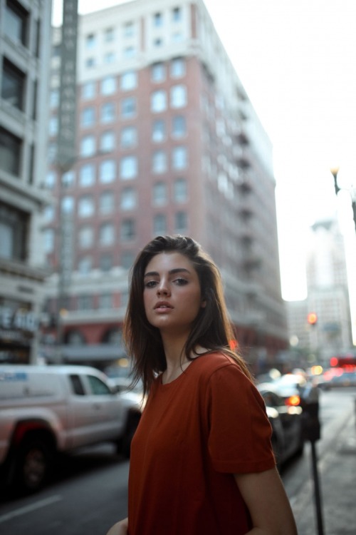 https://amazinggirlsphotos.tumblr.com/post/153780568527