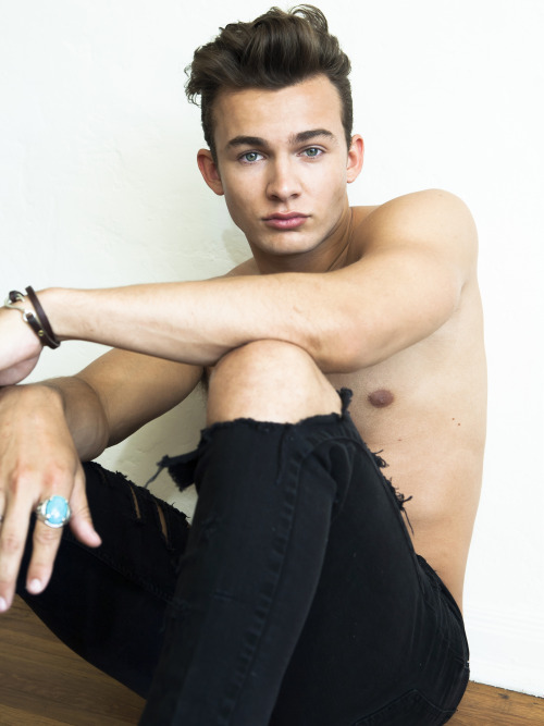 christianrios:  Jesse Hill / Wilhelmina LA adult photos