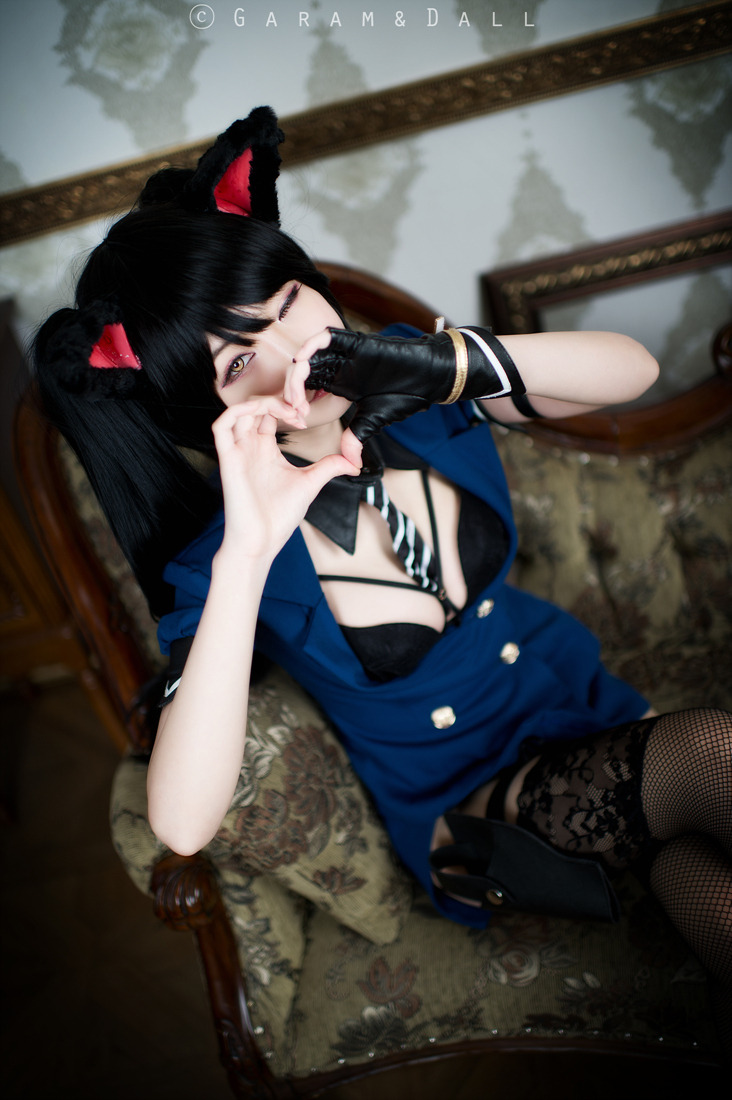 league-of-legends-sexy-girls:  Officer Ahri