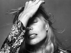 soundsof71:  Joni Mitchell, 1976, by Norman