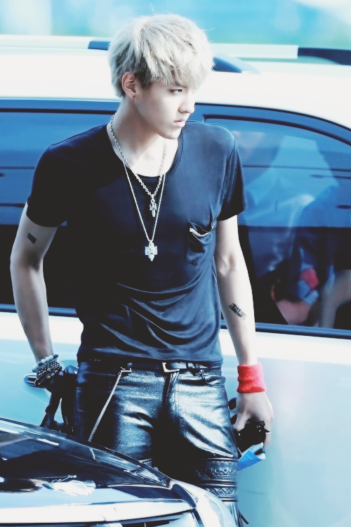 porkdo-bi:  effortlessly-sexy-and-hot Kris.