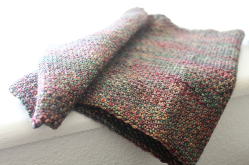 [ elytra cowl by gingerhaole on etsy ]This was my first time knitting linen stitch. I love it, 