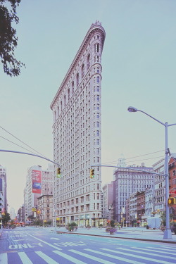 r2–d2:  Flatiron Building By Andrew