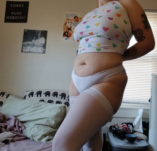 How do I look in white?....#thicc #thick #pawg #pawgbooty #curvy #pale #ddlg #daddykink #daddy #dadd