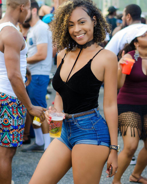 ErinPics: 26Looking for: MenSingle:  Yes.Home page: CLICK HERE