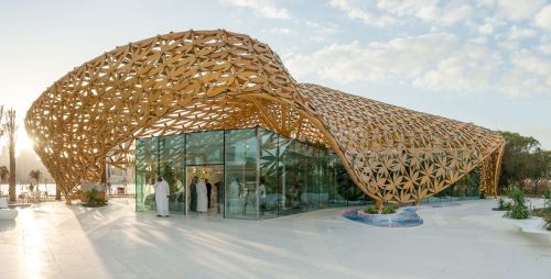 archilovers:    4,000 golden aluminum leaves of various sizes compose the architectural structure of this Butterfly Pavilion sheltering more than 500 butterflies in a unique biosphere: http://bit.ly/1n7f8LDProject by 3deluxe transdisciplinary design﻿