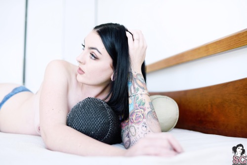 suicidegirlslover:  Aubrey Suicide