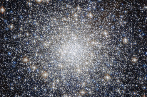 discoverynews:Hubble Stares Deep into Glittering Stellar ‘Snow Globe’The observation, captured by th