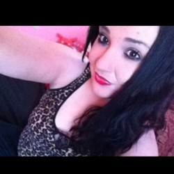 Curly hair like a Cuban #leopard #blackhairdontcare #bedroom #uglydolls #goth #redlips #edgeprincess