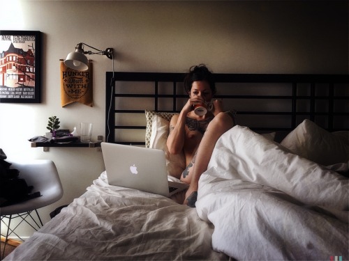 derekwoodsphotography - Early morning. Yoga. Coffee. News.