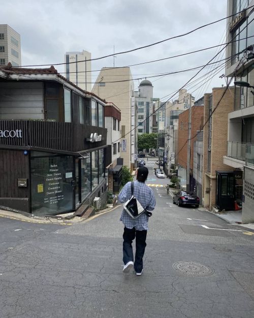 straykidsupdate: realstraykids:Idiot bread who is having fun because it didn’t rain…Photo By. Big Br