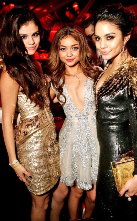 lovetostroke4celeb:Selena Gomez, Sarah hyland & Vanessa hudgens