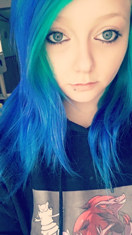 celestial-elf-from-space:I got some A okay hairEVERYONE GO REBLOG MY BEST FRIEND&rsquo;S SELFIE SHES