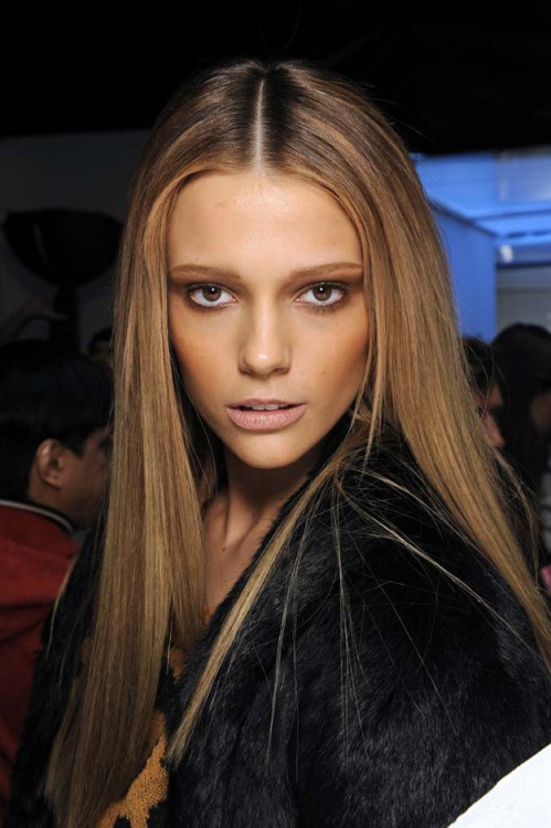vs-angelwings:  Martha Streck at Blumarine