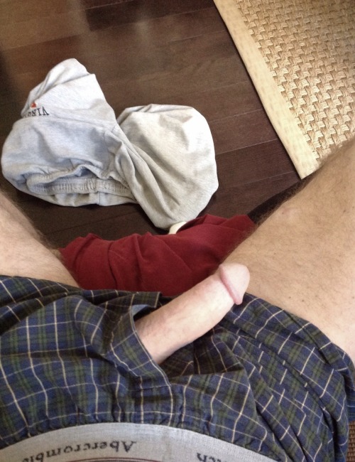 undie-fan-99:  Got this great submission from the gent over at http://tnt22nva.tumblr.com/ cum on the floor through his boxers!  Very hot!!!  Thanks for the submission!