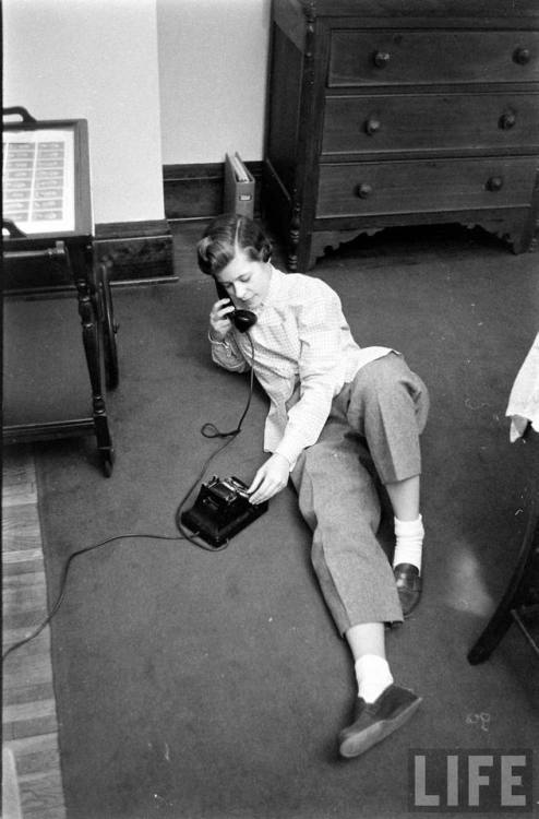 Hanging on the telephone(Grey Villet. 1956?)