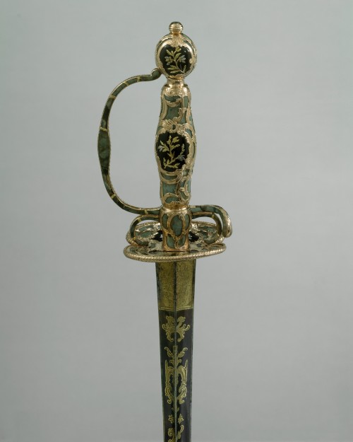 art-of-swords:  Smallsword Dated: circa 1750–60 Culture: possibly German Medium: hard stone (chrysoprase), varicolored gold, steel Measurements: L., 36 5/8 in. (93 cm); blade L., 27 9/16 in. (70 cm); Wt.15 oz. (417 g) Classification: Swords  Source: